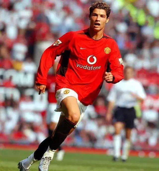 16年前19岁c罗身价1800万不到鲁尼一半4年后成长为世界第一