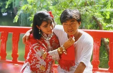 55岁吕方结婚当爸与郑裕玲相爱16年转身恋上小16岁女友