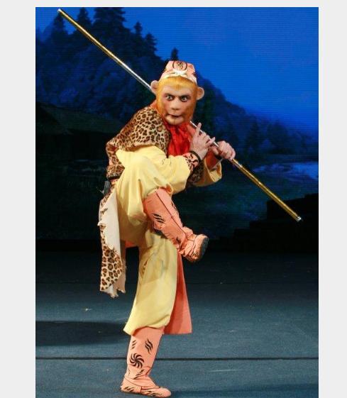 刘建杨顺利接了师父六龄童的班,他在戏曲舞台上演孙悟空拿奖拿到手软