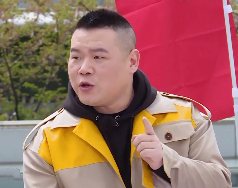岳云鹏《极限挑战》穿艾莎衣服,本以为会很仙,却显得很壮实