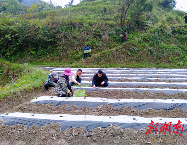 5月7日,湘西土家族苗族自治州古丈县高峰镇岩坨村,40来岁的村民李中树