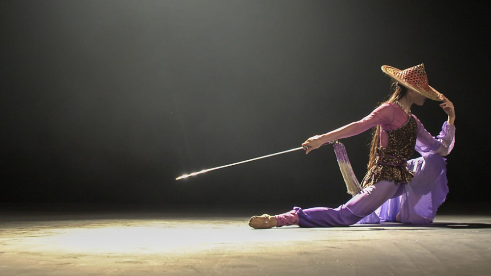 由陈奕宁表演的剑舞谷雨:片中的拍摄地点是如何选定的?