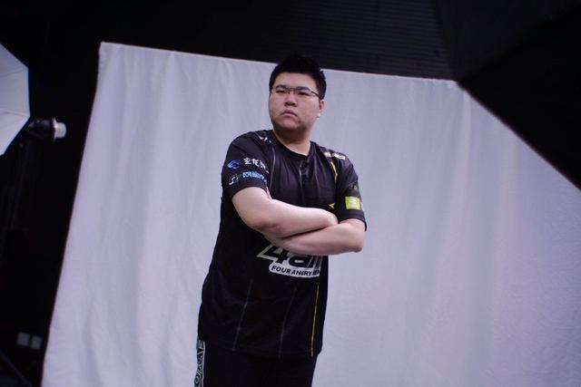 pcs东亚慈善赛即将来袭,4am定妆花絮流出,龙宗泉首