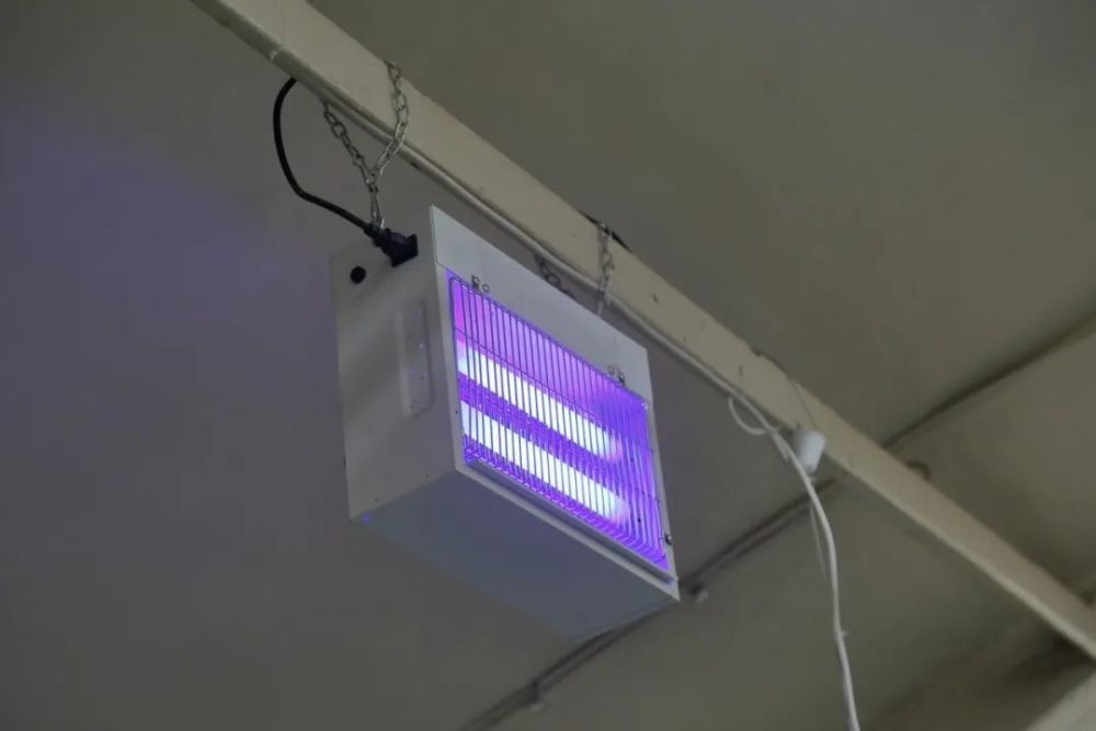 短波紫外线对微生物的破坏力极强,当该波段的紫外线照射细菌体后,细胞