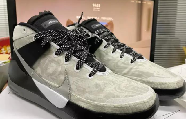 kd13全新黑白灰迷彩配色开箱测评kd13适合脚宽的人吗