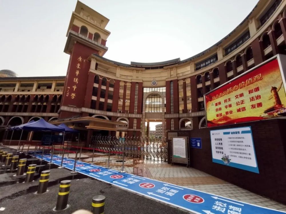 广东华侨中学越秀校区精心设计的欢迎仪式:用小石头记录心情的涂瓶子