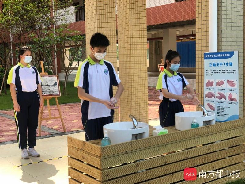 在学生返校前,文伟中学做了大量充分的准备工作.