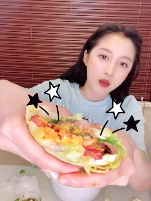 关晓彤公开减脂生菜三明治做法难怪1米73体重不过百