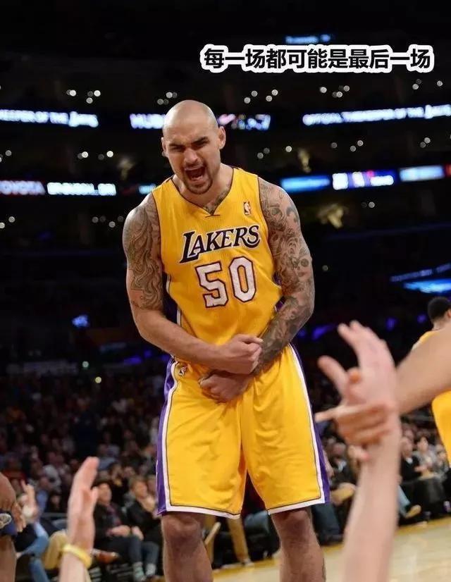 萨克雷便已经是场上的怒吼天尊, 他会用自己异常积极的态度 来拼抢跟