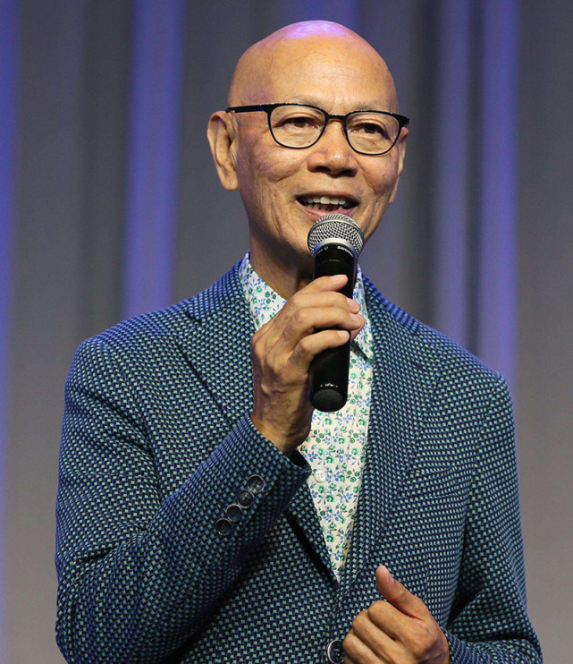 73岁罗家英接受采访自曝当年是汪明荃向他求婚在一起是个奇迹