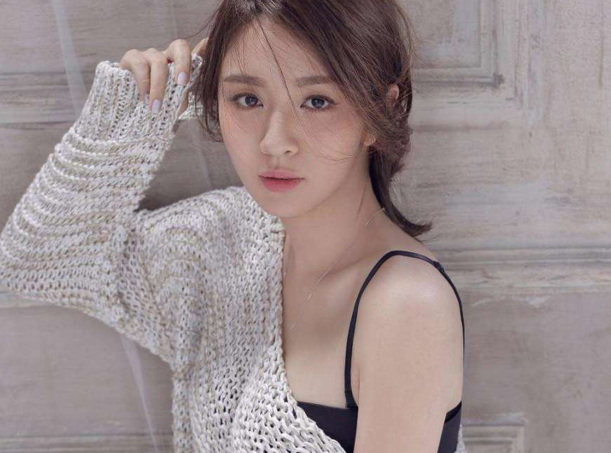 曾出演黄蓉母亲胡歌女友,当网友看到这一趋势,网友:下一步演女儿