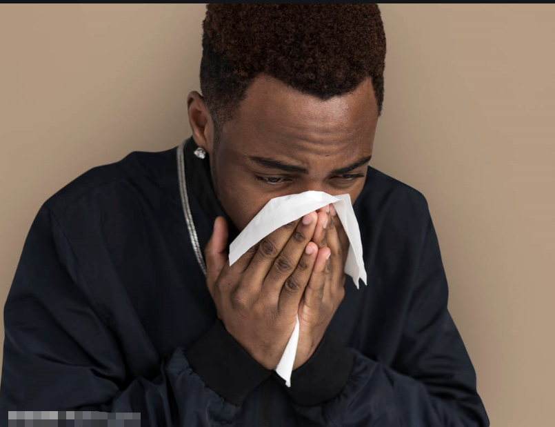 网友表示不爱戴口罩看到打喷嚏的重要性在不戴口罩算我输