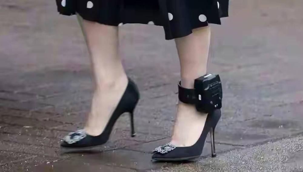 48岁孟晚舟美得坚强戴着脚铐也打扮时髦和同父异母妹妹差别大