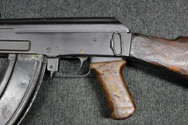 难得一见的朝鲜58式步枪,机匣刻五角星,枪托磨损严重,售价超ar-15