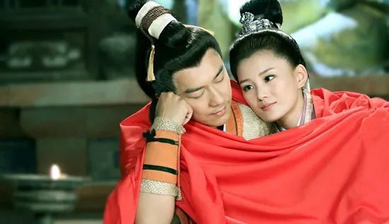 还记得《红苹果乐园》的萧晴吗?她现在长这样