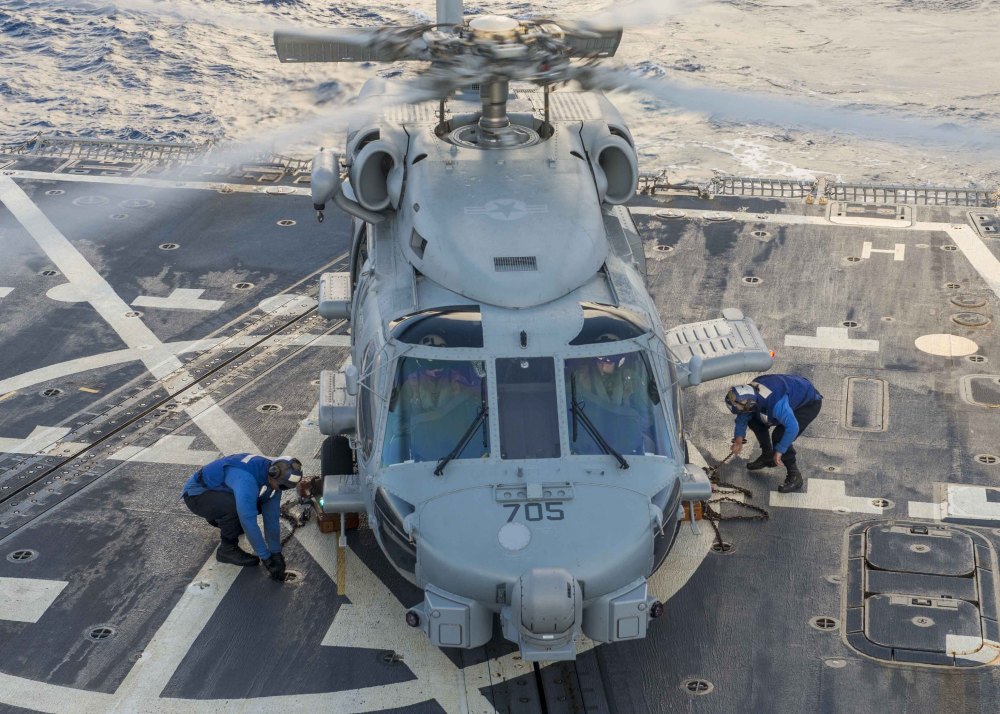 波斯湾局势再度升级,伊朗1000艘导弹艇蓄势待发,白宫紧急下令