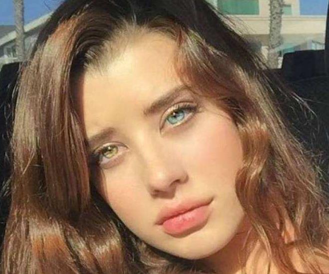 黑色,但是这其中也会有很多个例,就比如今天要说的一个拥有蓝色眼睛的