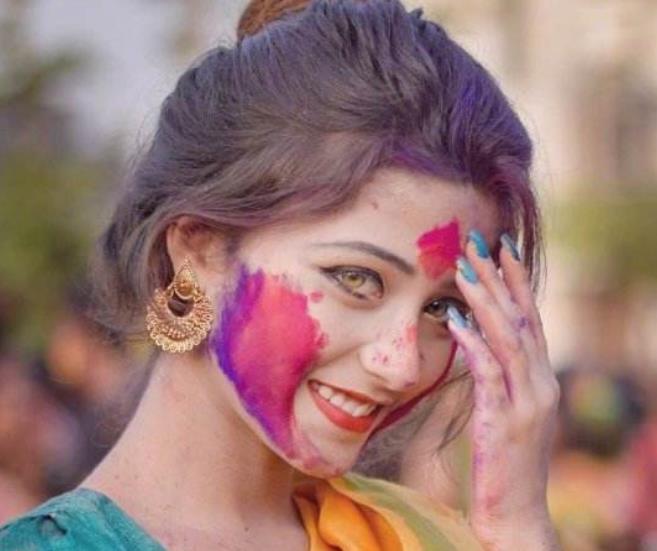 中国的天生蓝眼睛女孩被美国父母收养后如今怎么样了