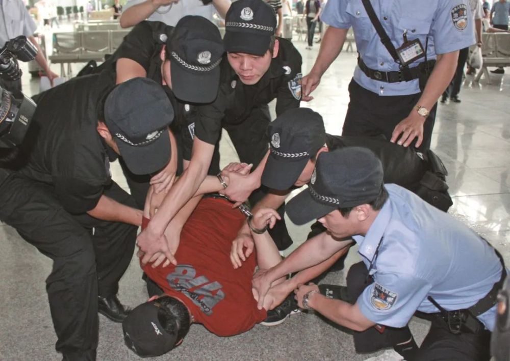 敢在台州"飞车抢夺"?警方6小时拿下!