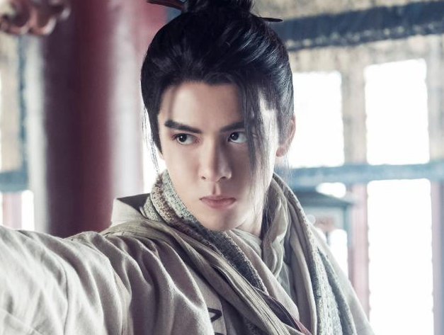 《慕南枝》即将开机,女主鞠婧祎备受期待,而男主曾舜晞却被人吐槽