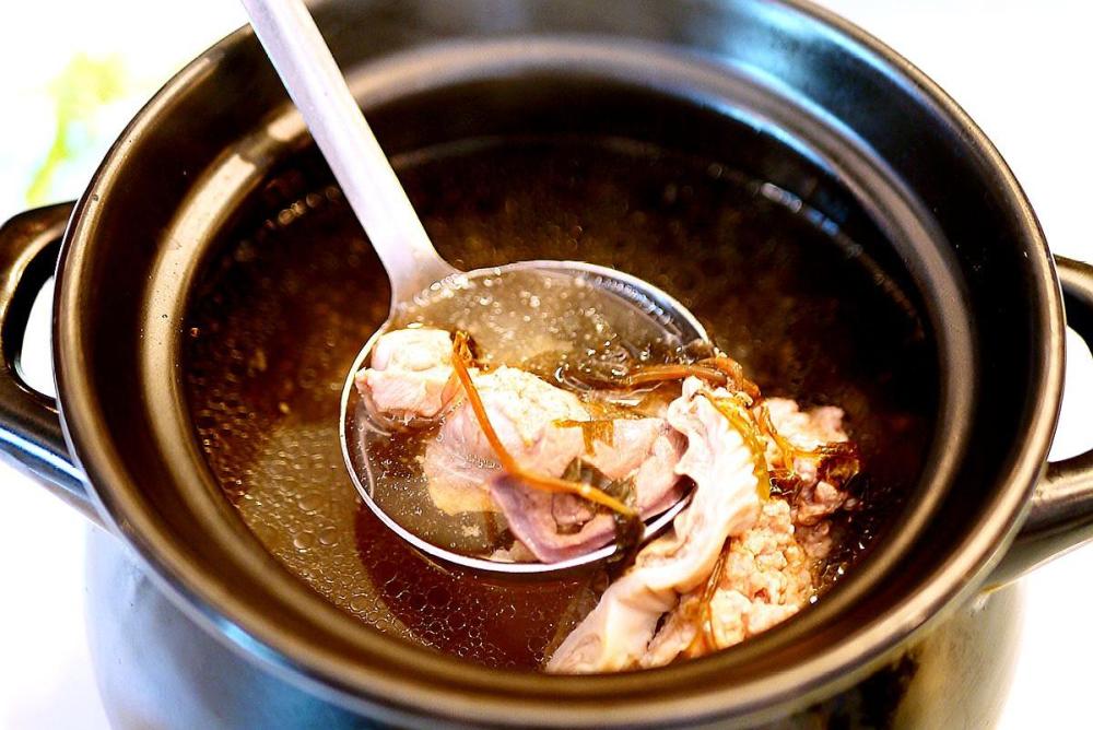 对于如何区分金草其实也有一个很好的办法,因为金草