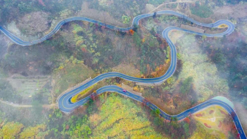 5月8日,记者从城区出发沿桐义线210省道浦江段向杭坪镇,虞宅乡行驶