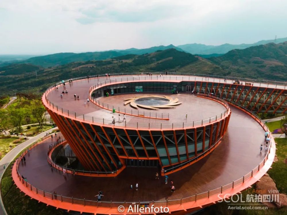 瞰龙泉山上的城市之眼远眺东部新区