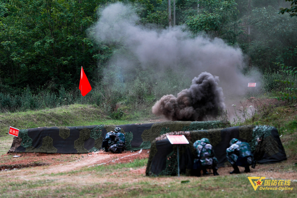 紧张刺激有序感受第一次手榴弹实投的酸爽