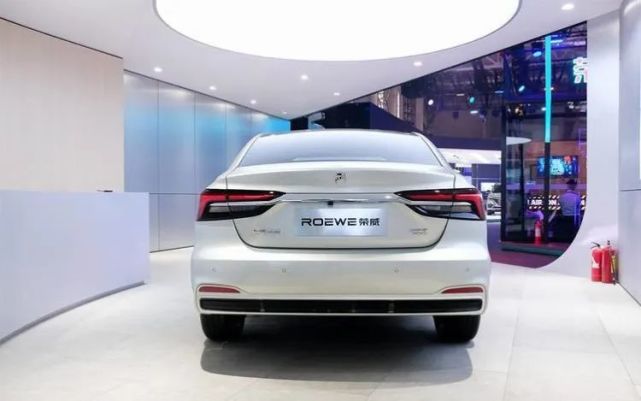 首次应用荣威r车标er6电动车7月上市