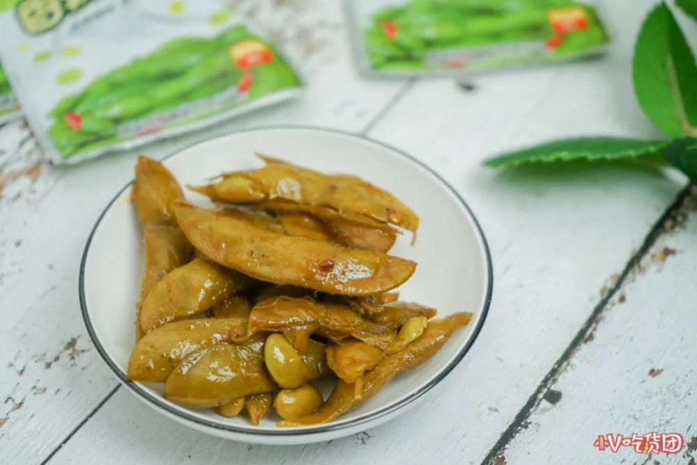 冰饮,真是夏天最惬意的事情了~吃起来是凉拌菜的感觉,软糯香嫩的毛豆