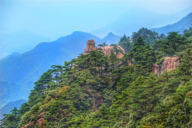 九华山最高寺院在海拔1300多米的山峰上,