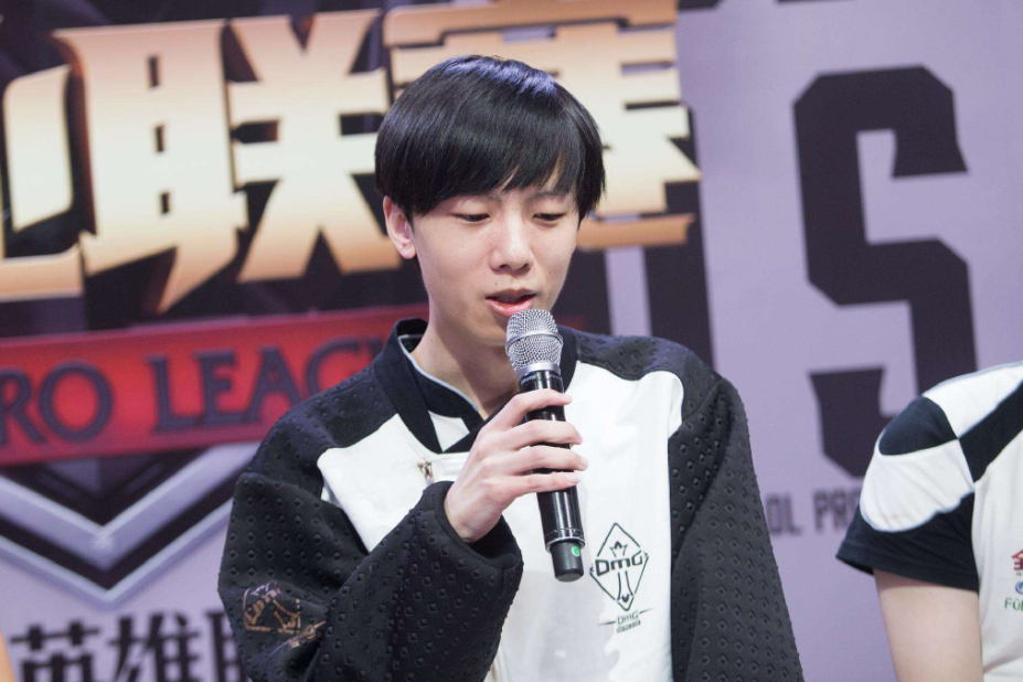 比宁王段位还低的职业选手smlz排位更离谱五位置全部精通