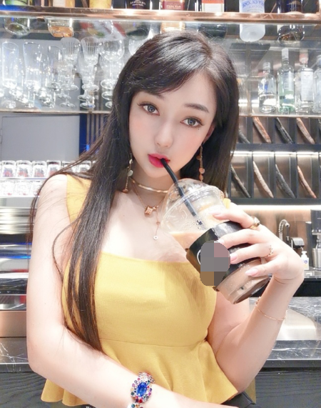 郭美美宣扬女人整形被批三观不正,本尊飙脏话:不爱看就滚