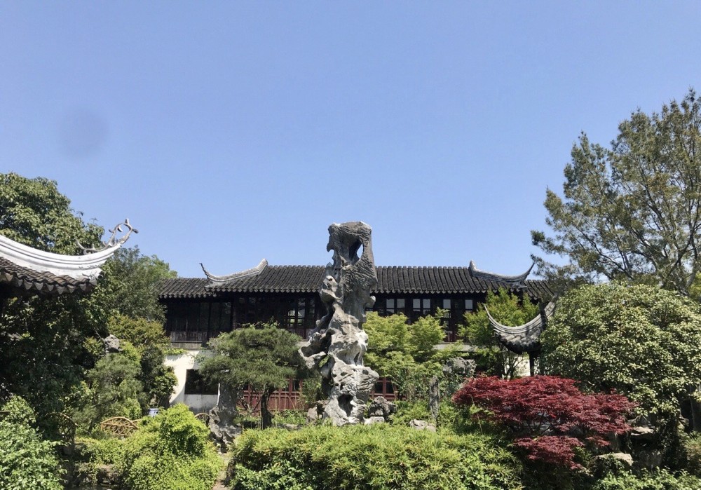 留园全园分为四个部分,在一个园林中能领略到山水,田园,山林,庭园四种