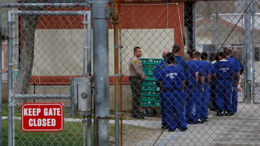 美国多名囚犯为获释故意聚集以感染新冠，一周后20多人真感染了-WordPress极简博客