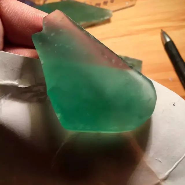 高冰晴|切涨的木那翡翠原石，看着都流口水，太棒了！
