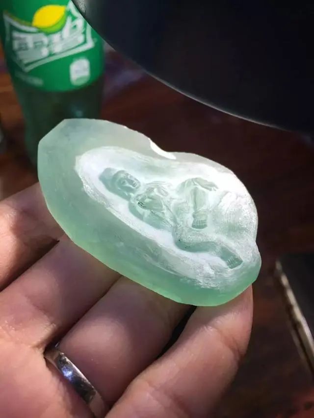 高冰晴|切涨的木那翡翠原石，看着都流口水，太棒了！