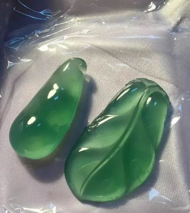 高冰晴|切涨的木那翡翠原石，看着都流口水，太棒了！