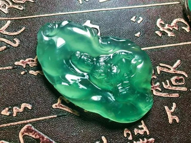 高冰晴|切涨的木那翡翠原石，看着都流口水，太棒了！