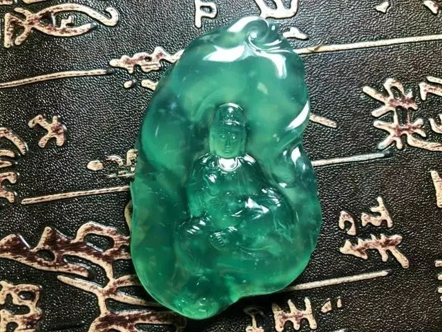 高冰晴|切涨的木那翡翠原石，看着都流口水，太棒了！