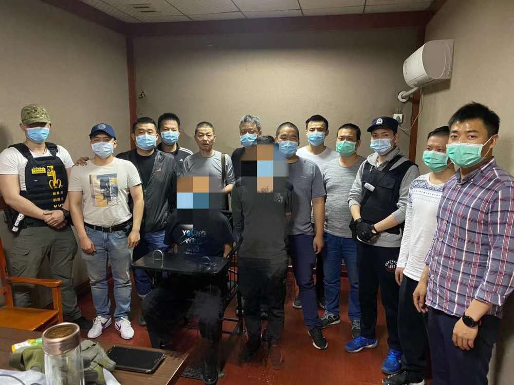 到仙桃抢劫贪官的两个鸭舌帽栽了