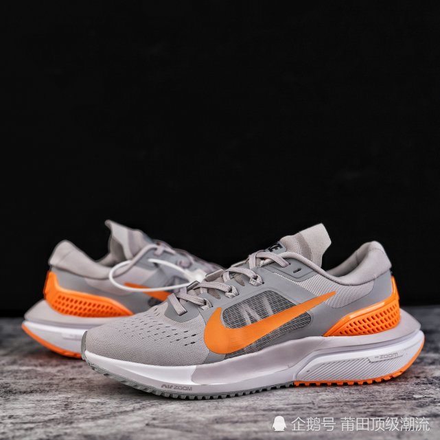 nikeairzoomvomero登月15代缓震跑鞋碳黑
