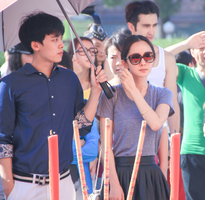 《古剑奇谭》开机旧照被疯传,陈伟霆李易峰帅气十足,杨幂热巴清纯可爱