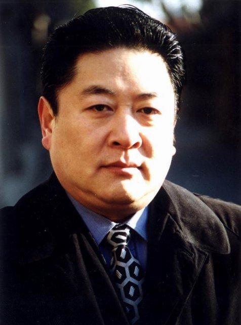 最出名的就是《黑洞》中的黑社会分子张峰,以及《大宅门》第二部中的