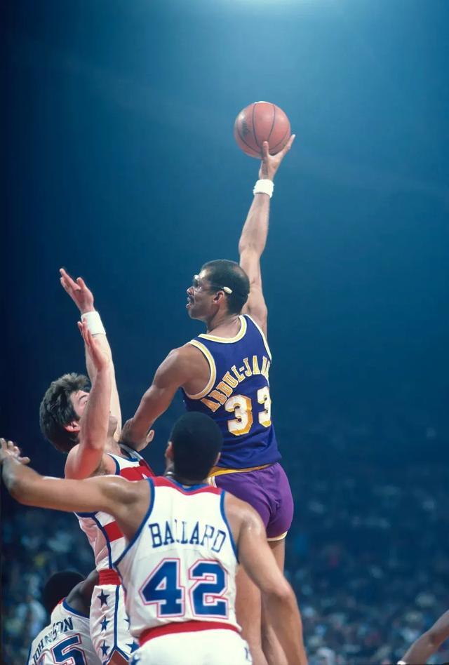 如果将贾巴尔放在现在的nba前浪们会如何评价天勾