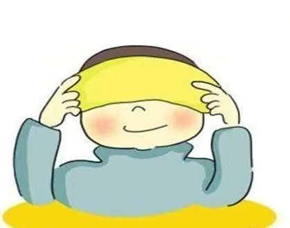 可以先尝试冷毛巾给患眼冷敷,有条件毛巾放置冰块冰敷效果更佳