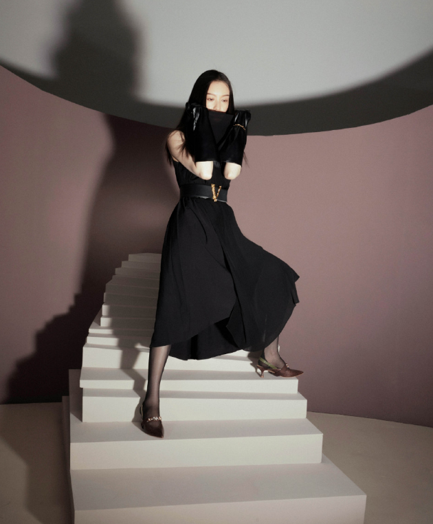 倪妮终于对死亡黑袜下手了谁都不敢尝试她却成为全场最细的腿