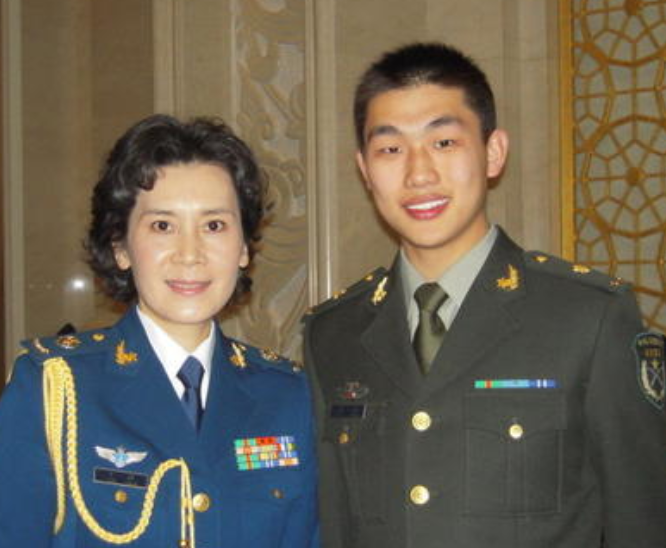 她因拍戏和老公离婚,21岁成名得金鹰女神奖,60多却成这样