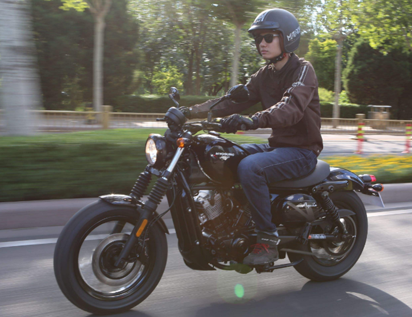 "国产迷你哈雷"来了,前后碟刹 abs,座高710极速136km/h