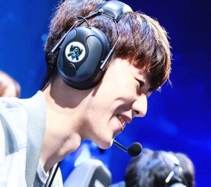 theshy开发出上单辛德拉 rookie抱怨:我没英雄玩了